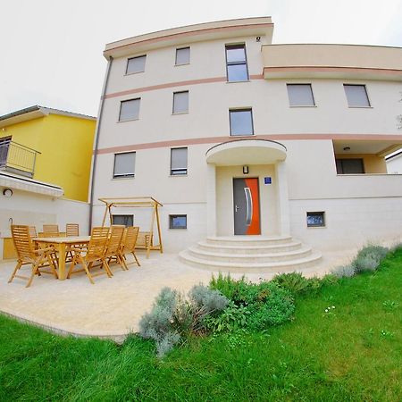 Nelkas Apartments Pula Ngoại thất bức ảnh